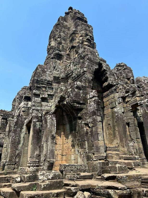 Siem Reap: Angkor Full-Day Group Tour with Japanese Guide - Angkor Thom entry and the Victory Gate photo stop