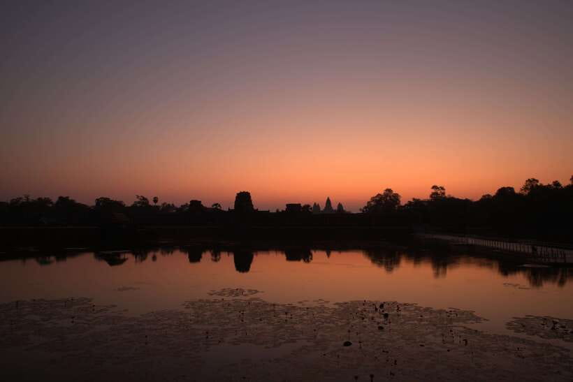 Siem Reap: Angkor Sunrise 1- or 2-Day Guided Temples Tour - Angkor Thom: Southern Gate, Bayon Faces, and King Terrace Stops