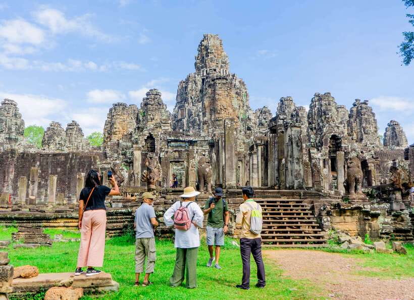 Siem Reap: Angkor Sunrise Jeep Tour / SUV Car Available - Srah Srang lunch, a calmer moment in the middle