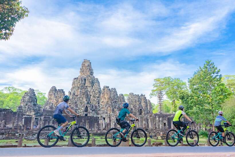 Siem Reap: Angkor Sunset Bike & Boat Tour /E-Bike Available - The Dragon Boat Finish: Sunset from the Water, Not Just the Ground