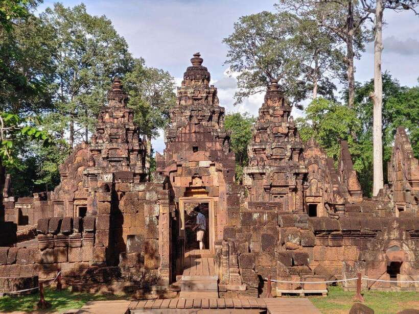 Siem Reap: Angkor Wat, Angkor Thom, and Banteay Srei Tour - Angkor Wat: UNESCO scale, royal power, and photo-ready lines