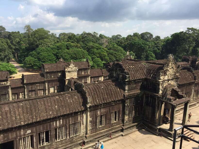 Siem Reap: Angkor Wat Half-Day Trip with Local Guide - Entering Angkor Wat With a Licensed Guide Who Teaches You to Look