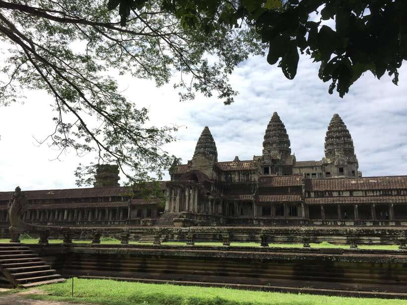 Siem Reap: Angkor Wat Half-Day Trip with Local Guide - Pickup and the Short Transfer Into the Angkor Area