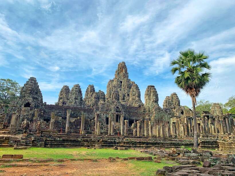 Siem Reap: Angkor Wat Private Tour by Tuk-Tuk - South Gate: A Short Stop That Can Change the Mood