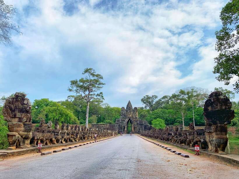 Siem Reap: Angkor Wat Private Tour by Tuk-Tuk - Bayon Temple and the Way the Day Hits Its Stride
