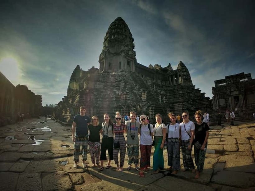 Siem Reap: Angkor Wat Private Tour with Sunrise - Two-day option: Grand Circuit temples plus Banteay Srei