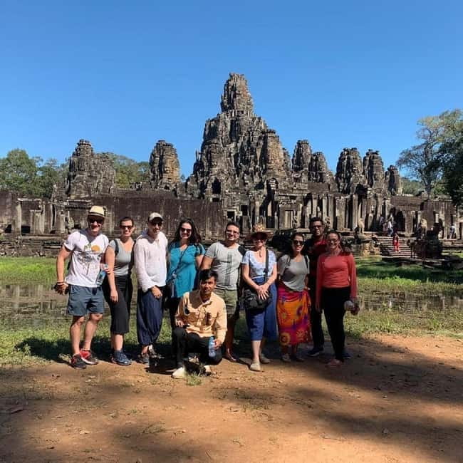Siem Reap: Angkor Wat Small-Group Day Tour - Victory Gate photo stop: quick, but worth it