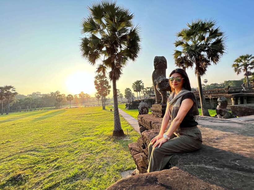 Siem Reap: Angkor Wat Small-Group Day Tour and Sunset - Angkor Thom: Bayon Faces, Elephant Terrace, and Baphuon