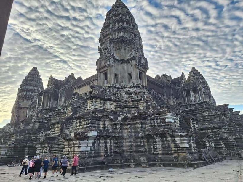Siem Reap: Angkor Wat Small-Group Day Tour - Pickup, tuk-tuk or air-conditioned van, and comfort basics