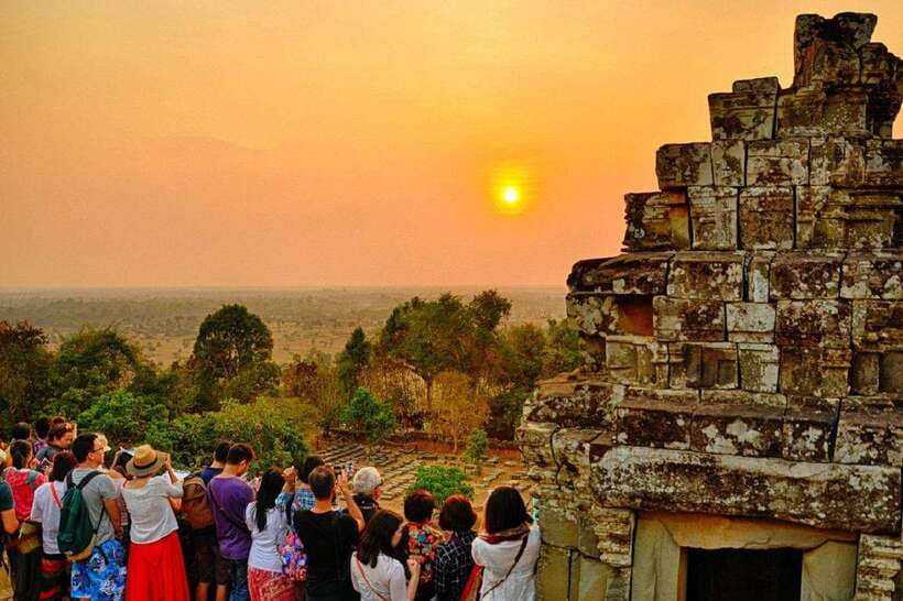 Siem Reap: Angkor Wat Small-Group Full Day Tour and Sunset - The day starts in Krong Siem Reap, then it moves fast