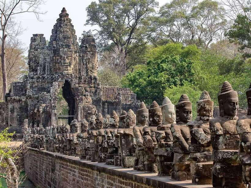 Siem Reap: Angkor Wat Small-Group Full Day Tour and Sunset - Bayon Temple: when the stone faces take over your attention