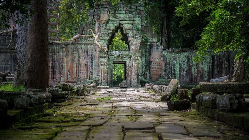 Siem Reap: Angkor Wat: Small-Group Sunrise or Sunset Tour - Guide style is the real difference, and you have options