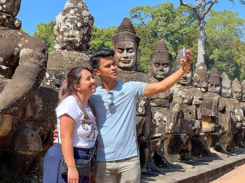 Siem Reap: Angkor Wat Small-Group Sunrise Tour & Breakfast - Angkor Wat at Dawn: Guided Walks and Photo Time Before the Rush