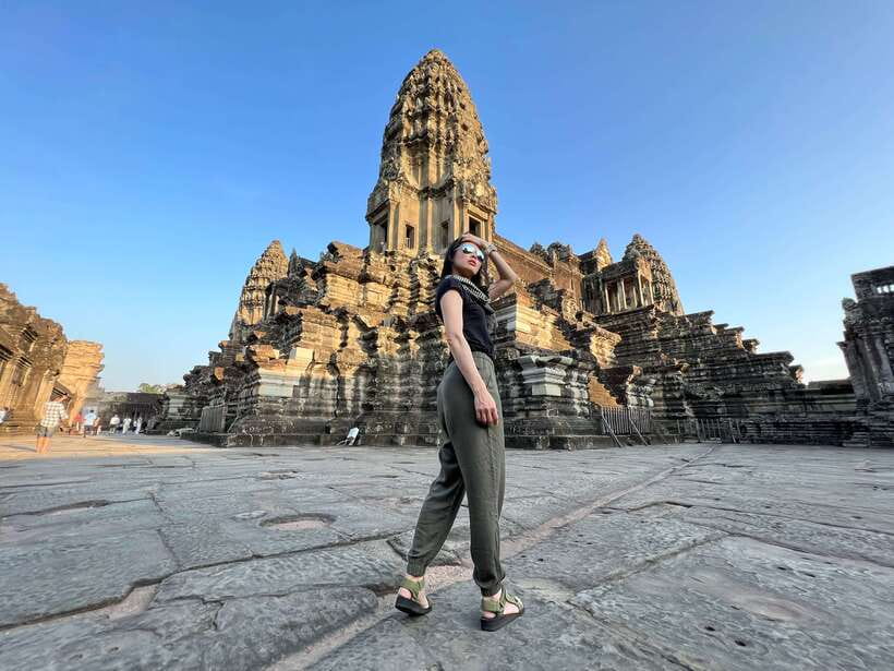 Siem Reap: Angkor Wat Small-Group Sunrise Tour & Breakfast - Angkor Thom Highlights: Bayon, Elephants, Leper King, and Victory Gate