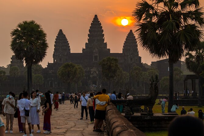 Siem Reap: Angkor Wat Sunrise & Explore Angkor Temples With Guide - Srah Srang, plus breakfast with a view