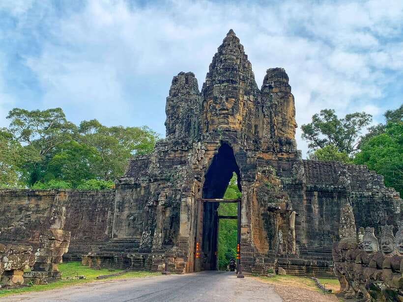 Siem Reap: Angkor Wat Sunrise for Group or Private Tours - Sunrise at Angkor Wat, why early light matters
