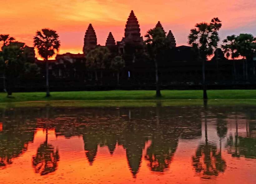 Siem Reap: Angkor Wat Sunrise or Sunset Guided Tour - Key highlights worth getting up for