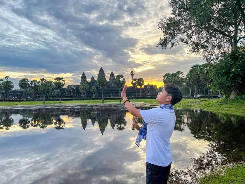 Siem Reap: Angkor Wat Sunrise Small Group tour and Breakfast - The Srah Srang Stop: Breakfast and a Real Morning Break