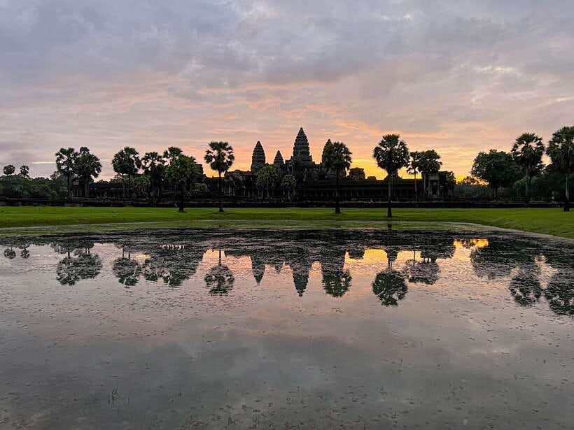 Siem Reap: Angkor Wat Sunrise Small Group tour and Breakfast - Victory Gate and Angkor Thom: Moving From One Icon to the Next