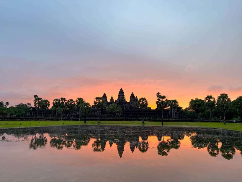 Siem Reap: Angkor Wat Sunrise Tour via Tuk Tuk & Breakfast - Angkor Wat after sunrise: your 1.5-hour temple window