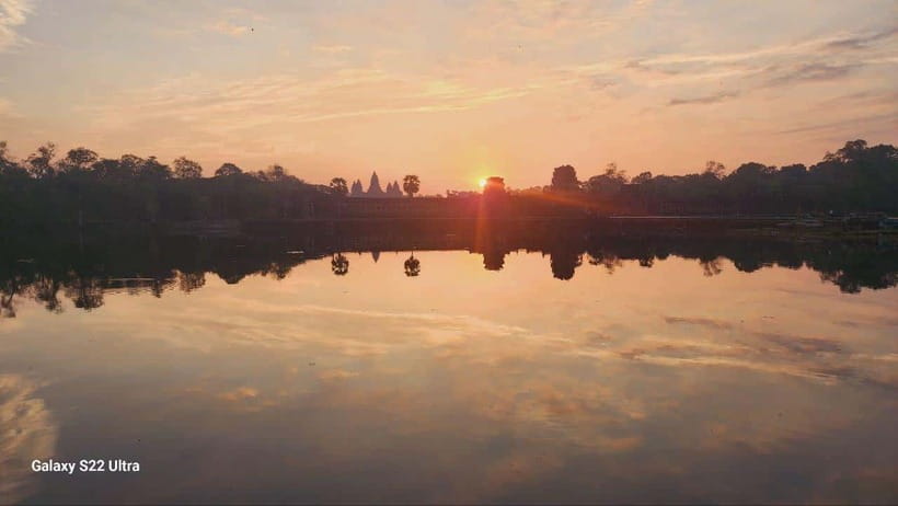 Siem Reap: Angkor Wat Sunrise Tour with Spanish Guide - Angkor Thom highlights: Terrace of the Leper King, Elephants, Baphuon, and Bayon