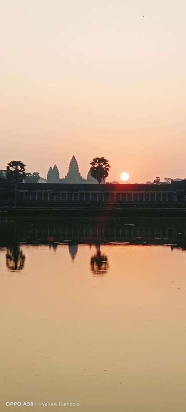 Siem Reap: Angkor Wat Sunrise Tour with Spanish Guide - Spanish guide advantage: timing, history, and photo coaching