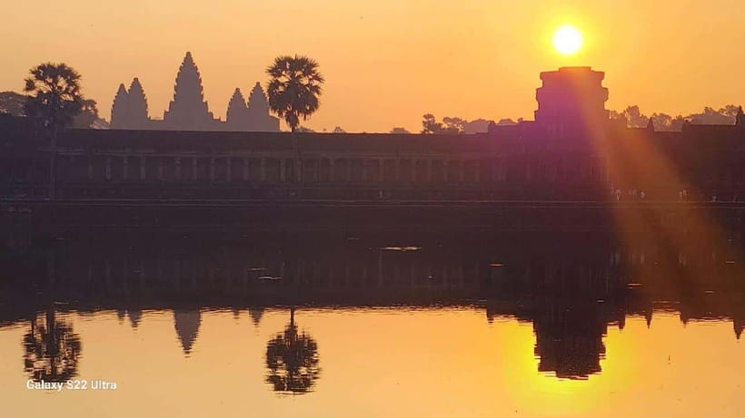 Siem Reap: Angkor Wat Sunrise Tour with Spanish Guide - Transport and group size: tuk tuk for small groups, van for bigger ones