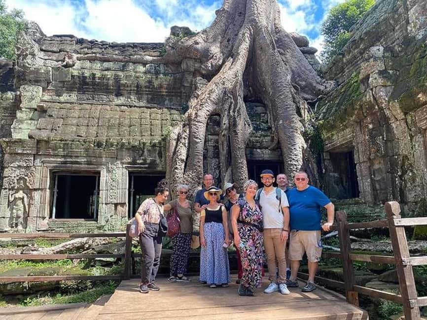 Siem Reap: Angkor Wat Tour with French-Speaking Guide - Temple dress code and what to pack so you do not get stopped