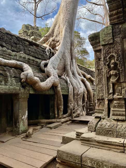 Siem Reap: Angkor Wat Tour with French-Speaking Guide - Banteay Srei: why the carvings feel different
