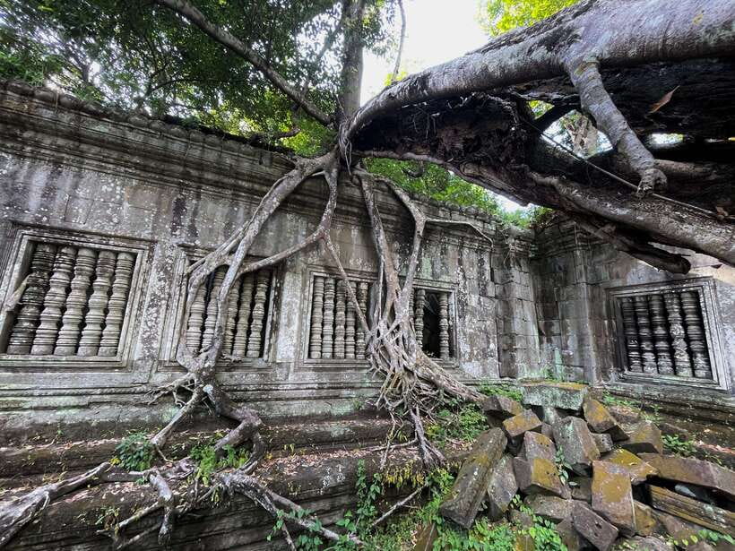 Siem Reap: Beng Mealea, Banteay Srei & Kulen Waterfall Trip - Phnom Kulen National Park: sacred sites with big symbolism