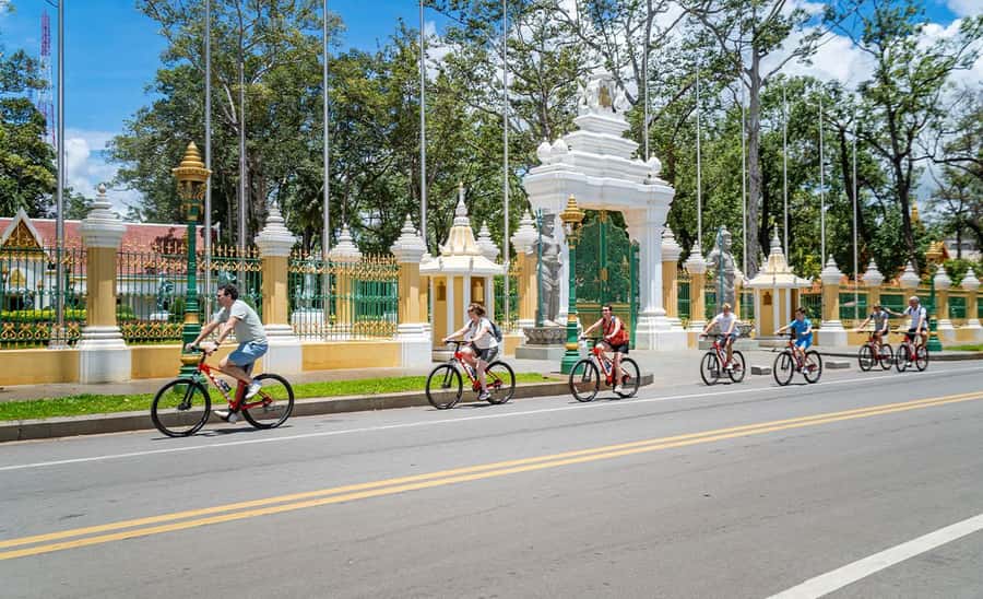 Siem Reap City Haft Day Bike Tour - From Pub Street lane to Phsar Chas, oldest Khmer market