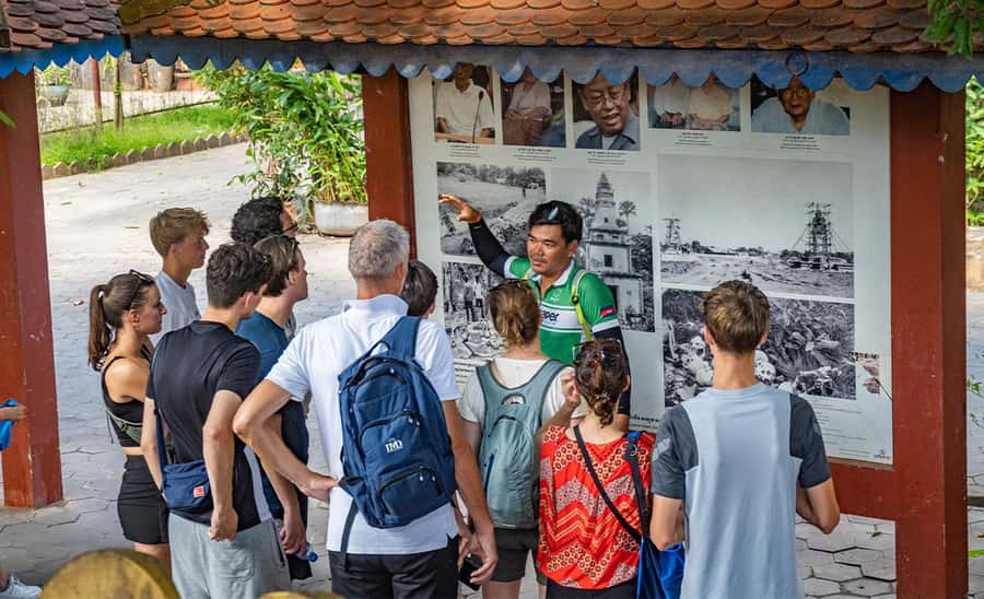 Siem Reap City Haft Day Bike Tour - Pickup, bike setup, and the backstreet start