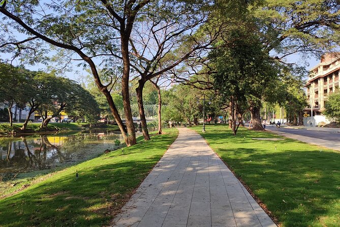 Siem Reap: City Walking Tour - Wat Preah Prom Rat and the reclining Buddha: Buddhism you can actually understand