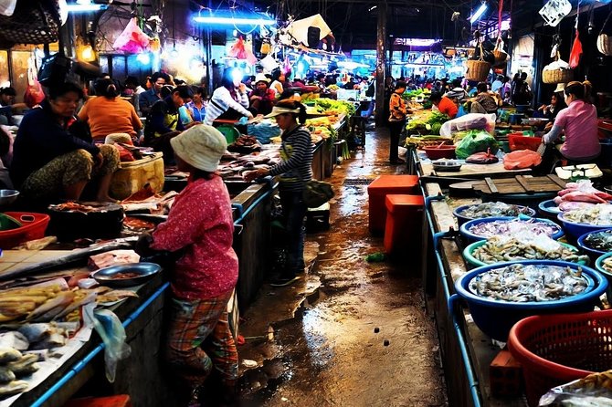 Siem Reap: City Walking Tour - Psar Chas Old Market: where to practice real Siem Reap city life