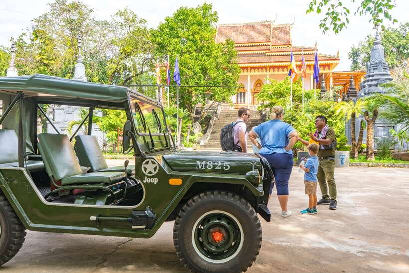 Siem Reap: Countryside Jeep Tour / SUV Car Available - Between Stops, You Get Real Village Life Through Rice Fields and Dirt Roads