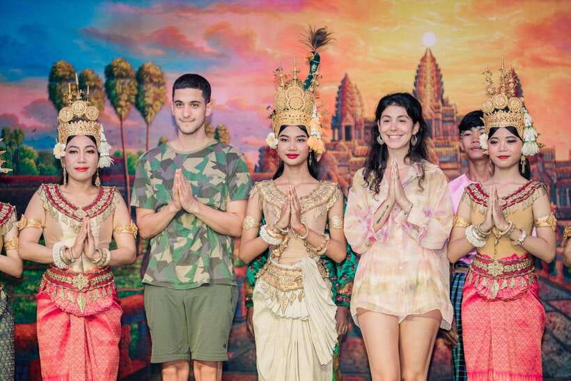 Siem Reap: Dinner and Traditional Show with Hotel Transfer - Dinner buffet: Khmer flavors, international favorites, and vegetarian options