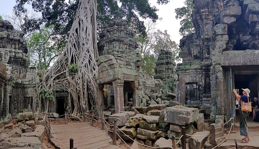 Siem Reap - Discover Angkor Wat by Jeep - The real logistics: open jeeps, dusty roads, and the temple dress code