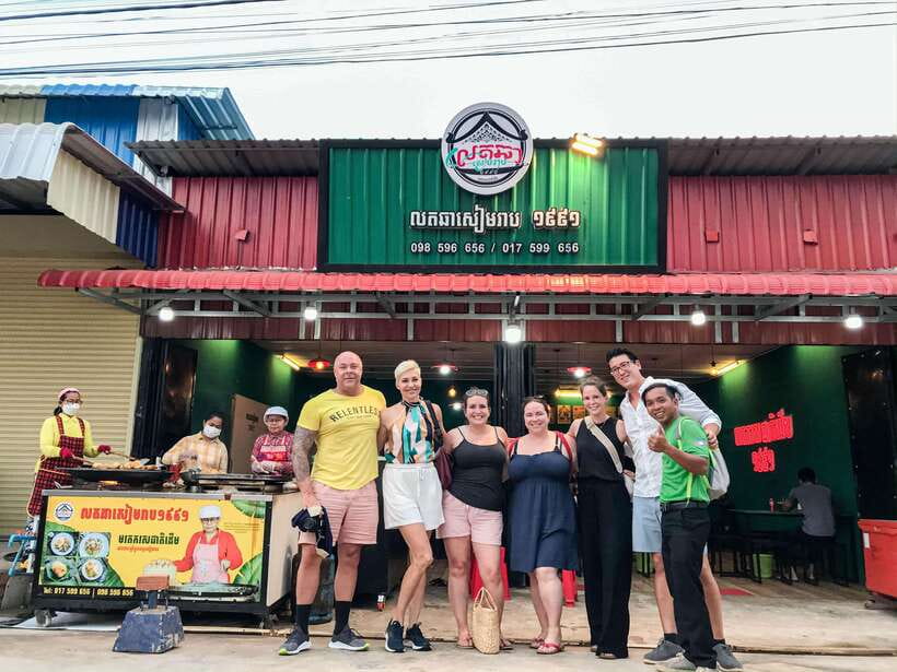 Siem Reap: Evening Food Tour with 10 Local Tastings - Stop 1: Pagoda-side Cambodian comfort, from grilled pork to rice-noodle pin