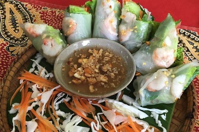 Siem Reap Evening Street foods Tours by Tuk Tuk - How the Guide Adds Value (Especially for Newcomers)