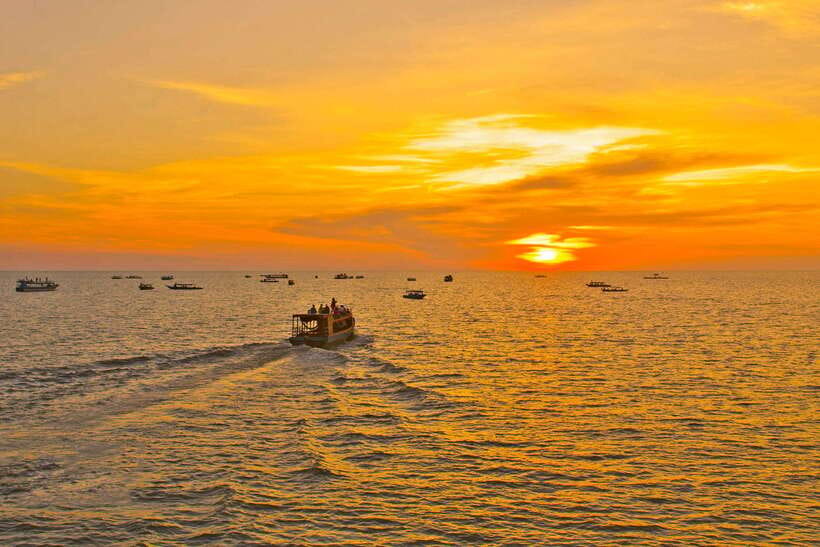 Siem Reap: Floating Village and Sunset Private Boat Tour - Floating market and village walking time