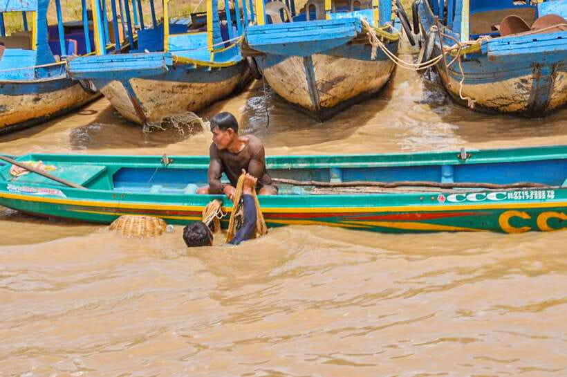 Siem Reap: Floating Village and Sunset Private Boat Tour - Logistics that matter on the ground