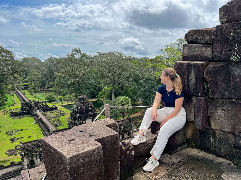 Siem Reap: Full Day Angkor Wat Temple Experience with Sunset - Phnom Bakheng Sunset Climb: The Payoff View