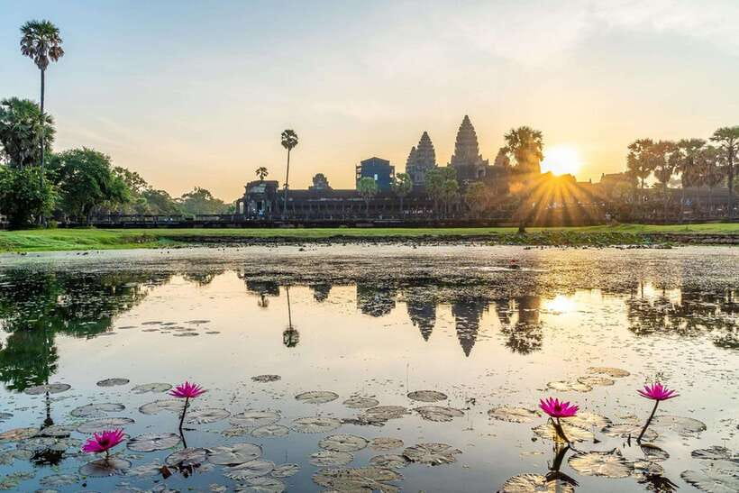 Siem Reap: Full-Day Tuk-Tuk Tour of Angkor Wat Temples - Starting with Angkor Wat and Bayon: your day’s strongest opening