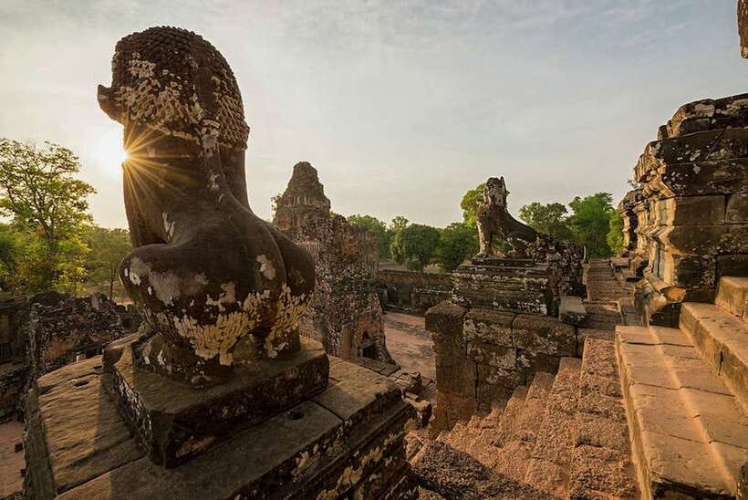 Siem Reap: Grand circle tour Sun set on bakeang hill & Guide - Pre Rup: Shiva, Meditation Stories, and a Coffin-Like Stone