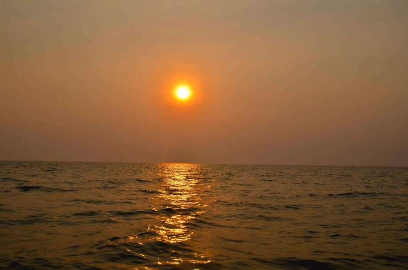 Siem Reap: Half-Day Kampong Phluk with Sunset, Boat & Guide - Floating Homes and Sunset Light on Tonle Sap