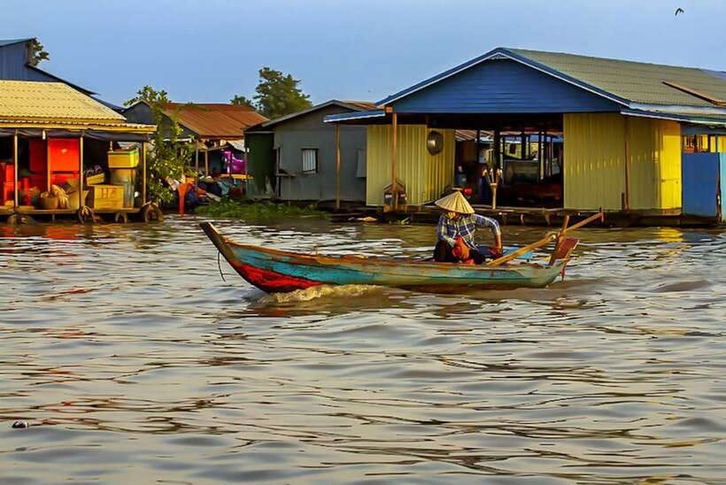 Siem Reap: Kampong Phluk Floating Village Tour with Boat - What to bring, what not to do, and how to get the best photos