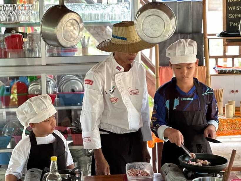 Siem Reap Khmer Cooking Class and Local Market Tour - The 3-course lunch and the food tasting moment