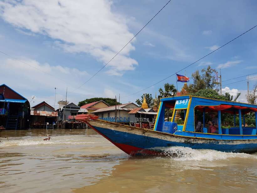 Siem Reap: Kompong Khleang Floating Village Guided Tour - Tonle Sap floating life, minus the usual shortcut