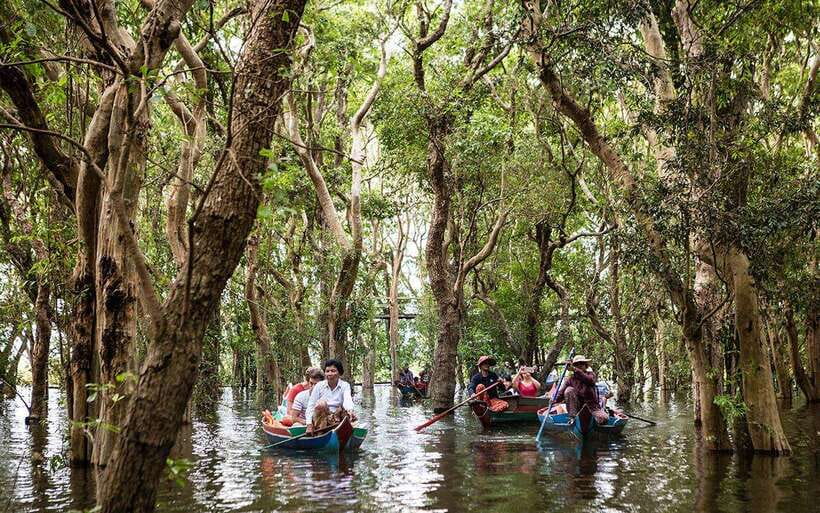 Siem Reap: Kompong Phluk Floating Village Half-Day Tour - Kampong Phluk by motorboat: the stilted village moment everyone remembers