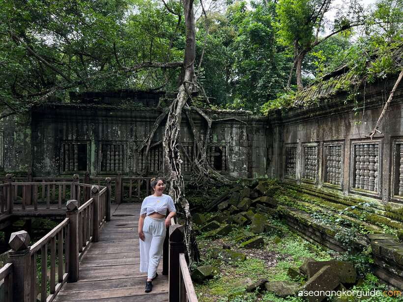 Siem Reap: Kulen Mountain, Beng Mealea and Tonle Sap Tour - The monastery on an artificial island, then the return to Siem Reap